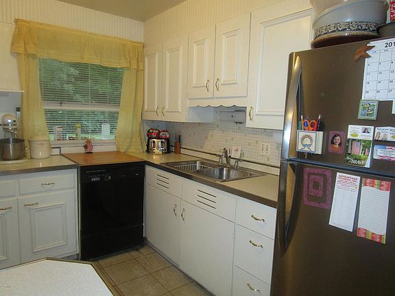 4th image of 1605 Sheffield Ave