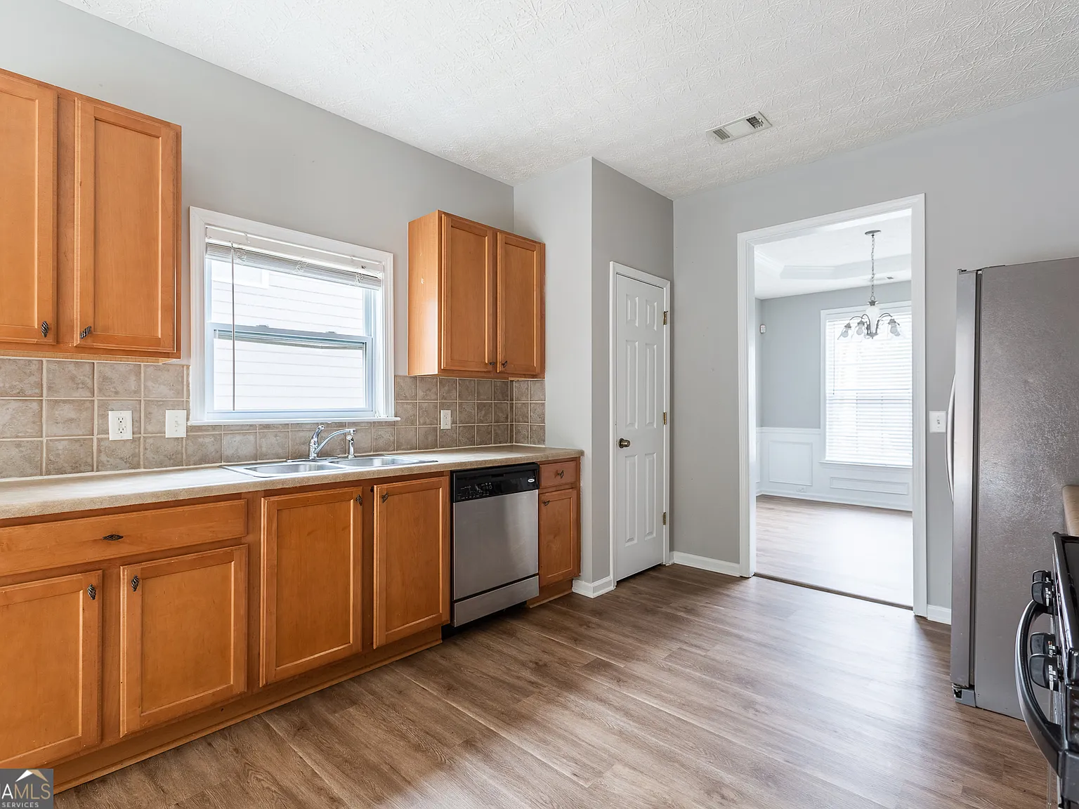 4 bed, 2.5 bath, 2462 sqft, $2,295 — Photo 4