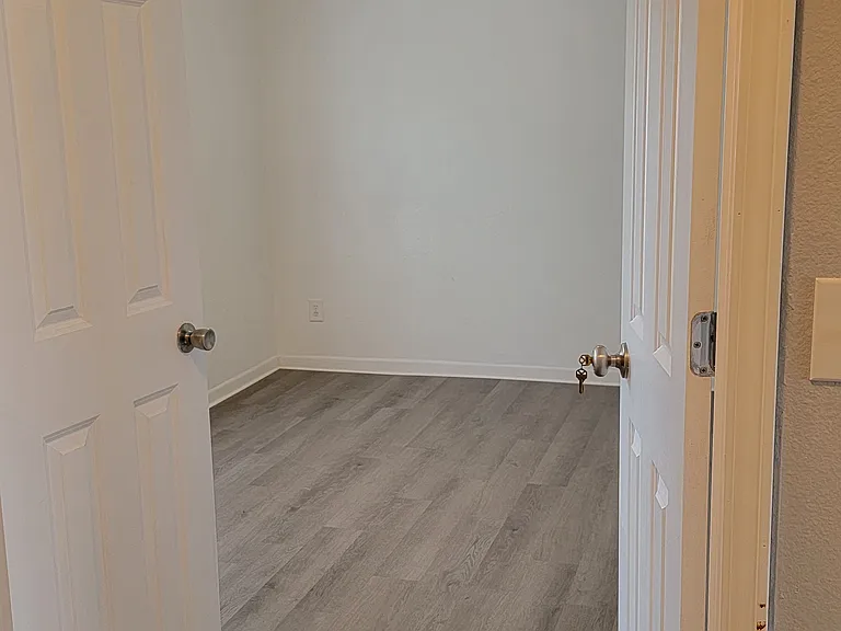 4650 Victoria Rd — Photo 6