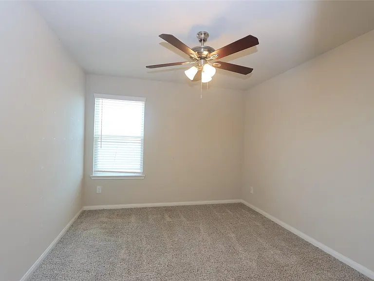 7219 Toluca Dr — Photo 15