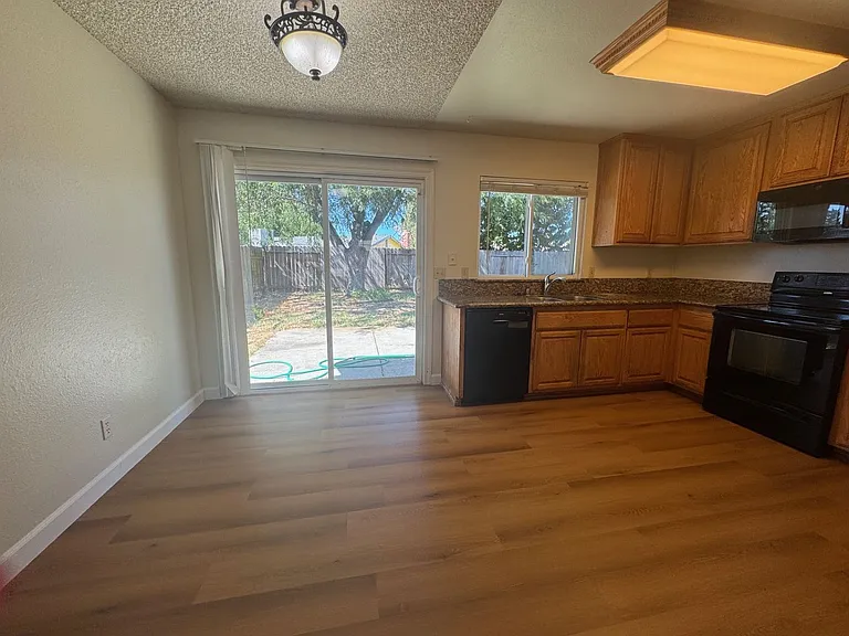 9457 Bravo Way — Photo 3