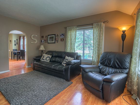 3rd image of 15750 Leona Dr