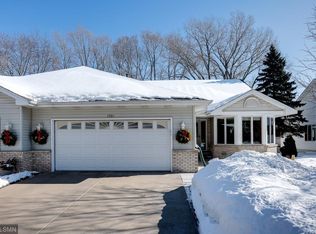 7325 Knollwood Dr, Mounds View, MN 55112