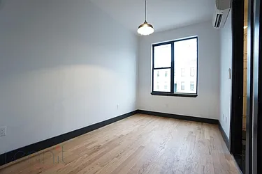 Rented by Rennit Inc.