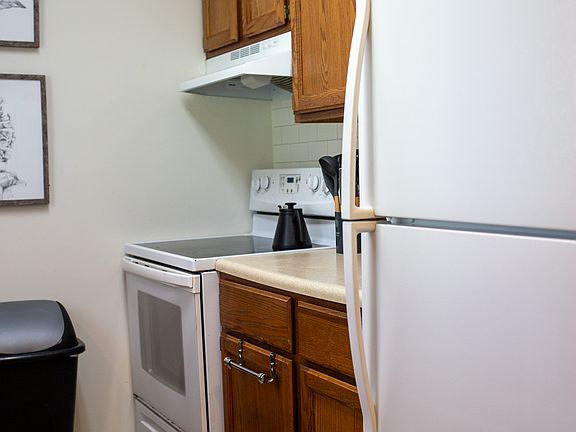 3rd image of 41B Laurel Ln SE #B