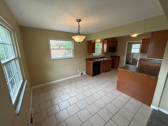5th image of 5046 Winona Dr