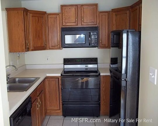 4th image of 144 Carriage Hill Dr