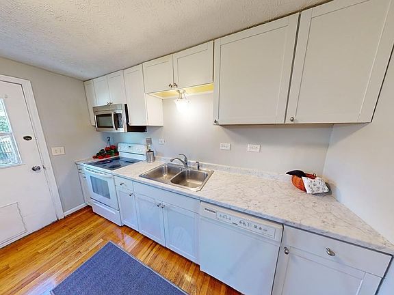 3rd image of 1365 Red Bud Ln