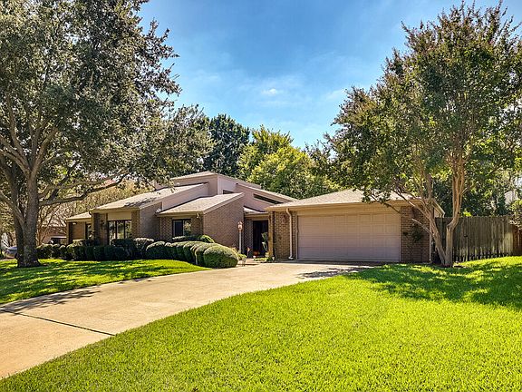 2nd image of 1043 Clubhouse Dr