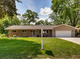 3923 Rolling Hills Rd, Arden Hills, MN 55112