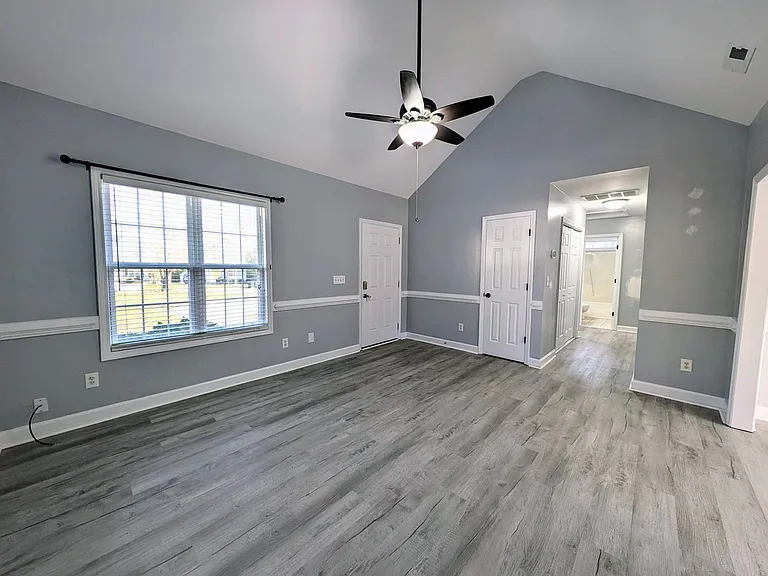 102 Cottage Ct — Photo 3