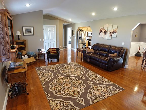 4th image of 226 Alice Ln