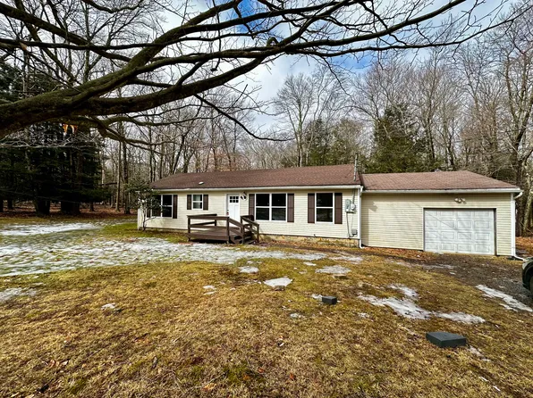 70 Laurel Woods Cir, Albrightsville, PA 18210