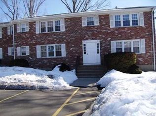 61 Robert Treat Dr APT B, Milford, CT 06460