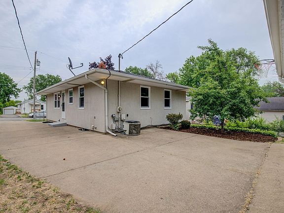 2nd image of 1395 Park St