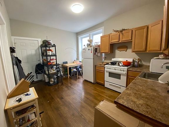 4th image of 946 N California Ave APT 3F