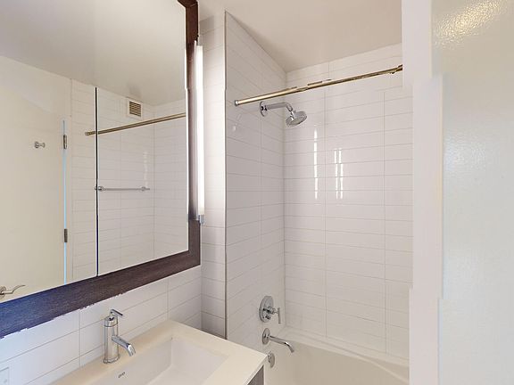 5th image of 801 Amsterdam Ave APT 5H