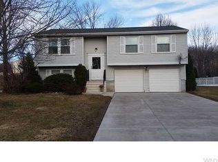 5829 Cameron Dr, Lockport, NY 14094