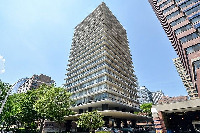 1st image of 320 W Oakdale Ave APT 1203