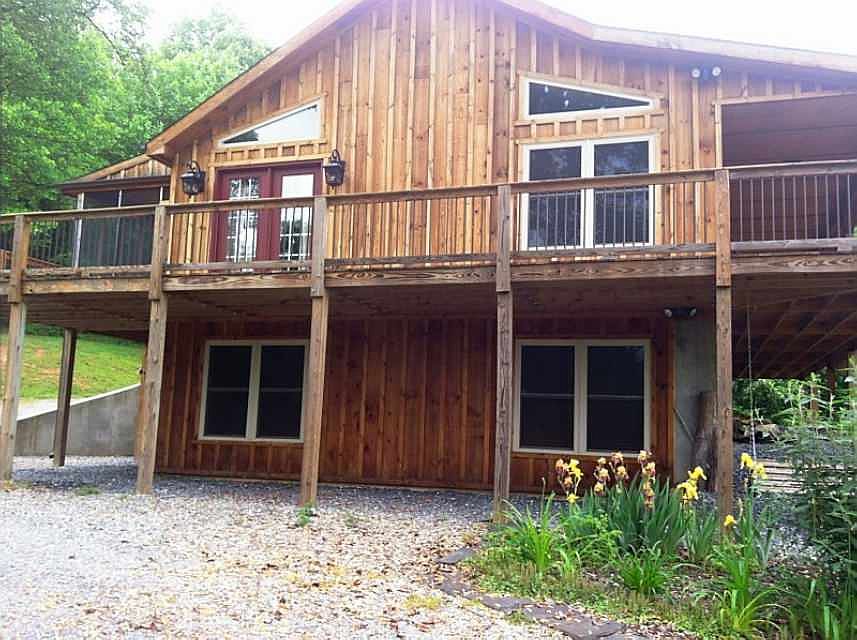 2nd image of 203 Mountain Top Dr