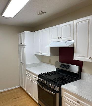 3rd image of 10007 Vanderbilt Cir APT 8