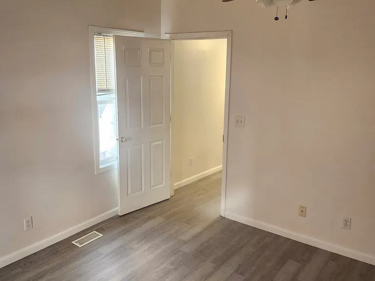 12226 Fairview Ct — Photo 6