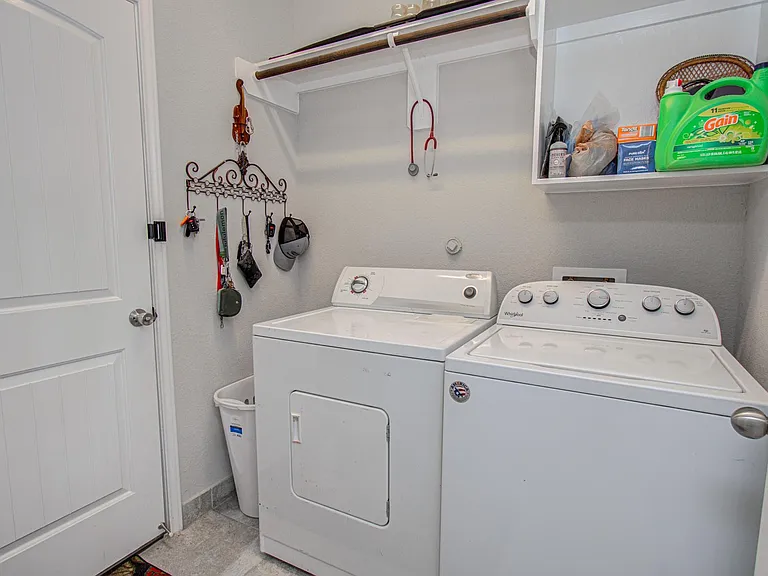2202 Anzio Ct — Photo 38