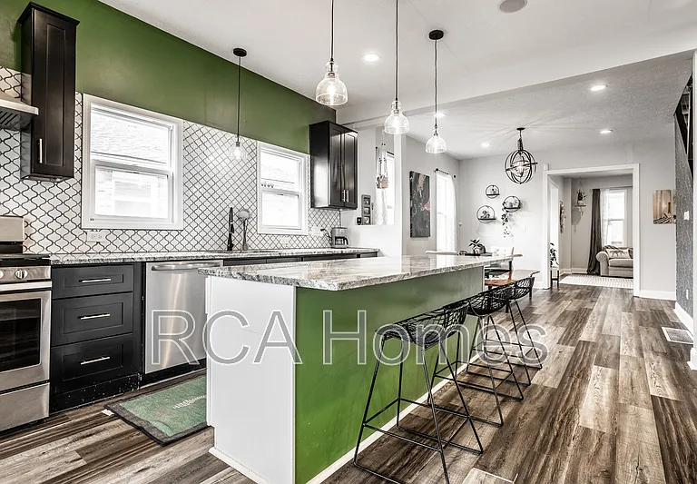 1547 Hoyt Ave — Photo 10