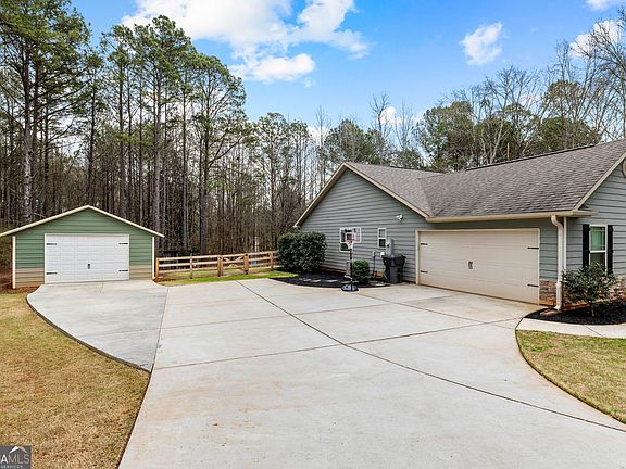 2nd image of 36 E Gordon Rd