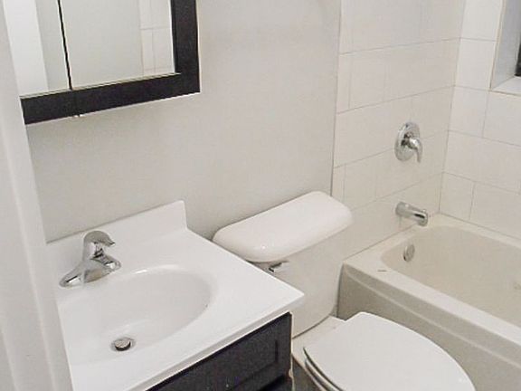 4th image of 2211 W Foster Ave APT 1