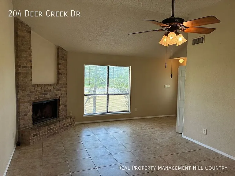 204 Deer Creek Dr — Photo 3