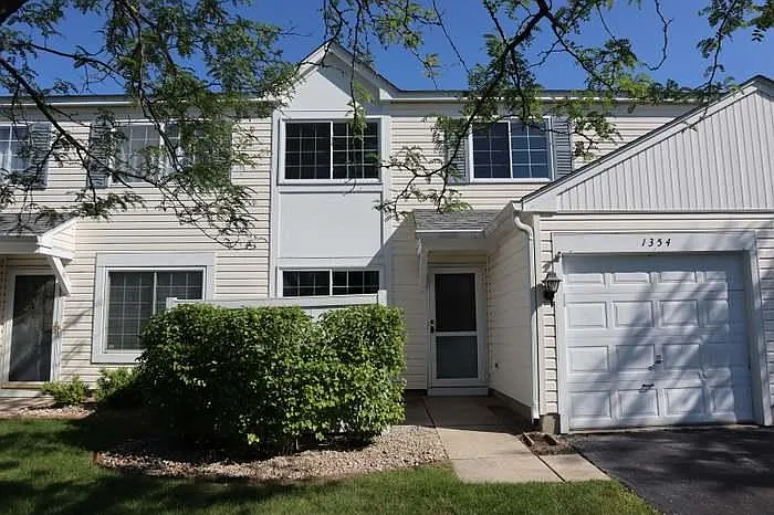 2 bed, 1.5 bath, 1052 sqft, $2,250 — Photo 1
