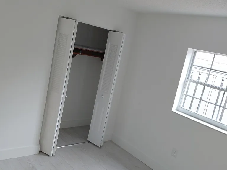 4251 SW 138th Ct — Photo 2