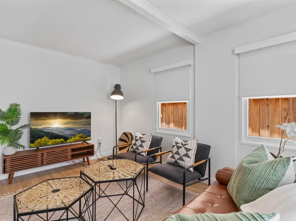 127 Agate Ave Suite B, Newport Beach, CA 92662