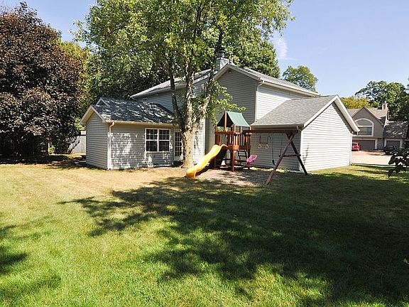 3rd image of 30 McCutcheon Ct N