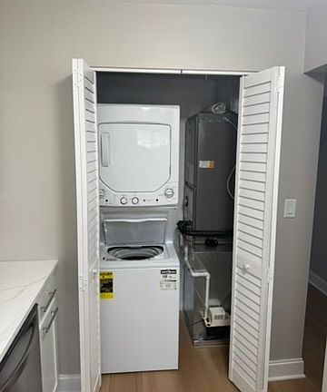 4th image of 1040 Busse Hwy #202