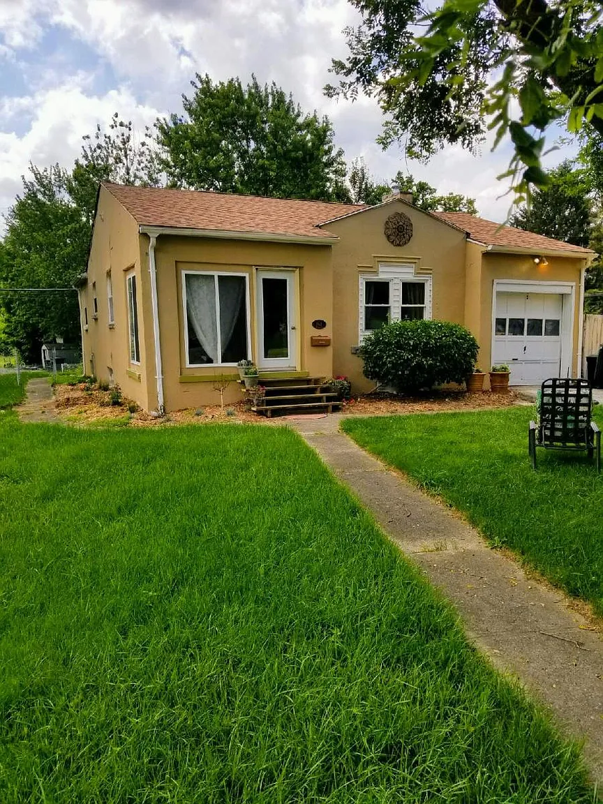 1041 Wellington Blvd photo 1