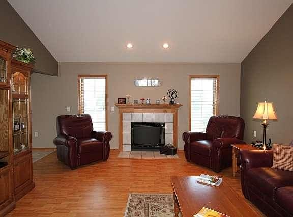 2nd image of 7144 S Beachwood Ct