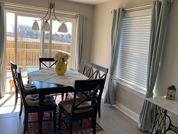 4th image of 3701 SW Mistletoe Ave #2