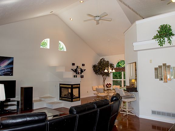 2nd image of 1701 Clayton Ct
