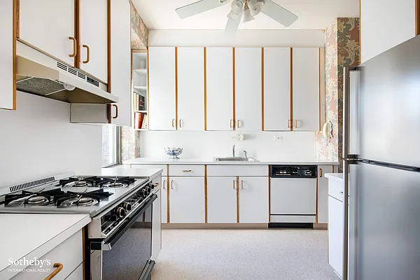 Sold by Sotheby's International Realty | media 4