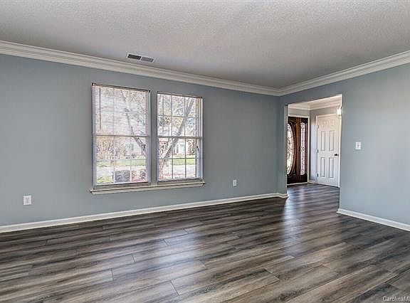 4th image of 8907 Carastan Dr