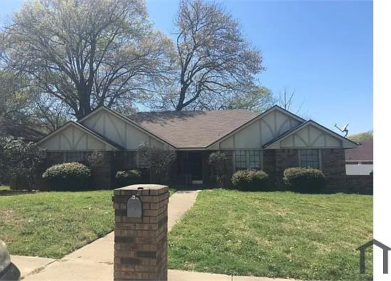 5 bed, 1513 sqft, $2,700 — Photo 2