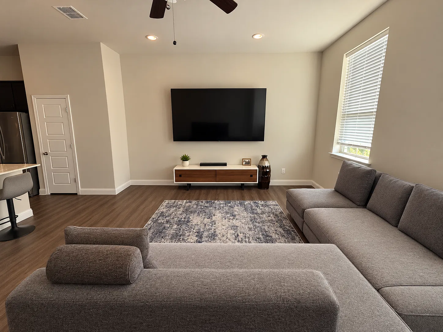 3 bed, 1857 sqft, $2,600 — Photo 4