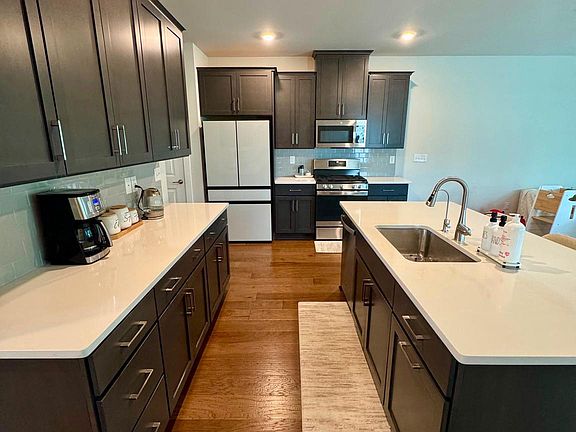 4th image of 525 Buttonwood St
