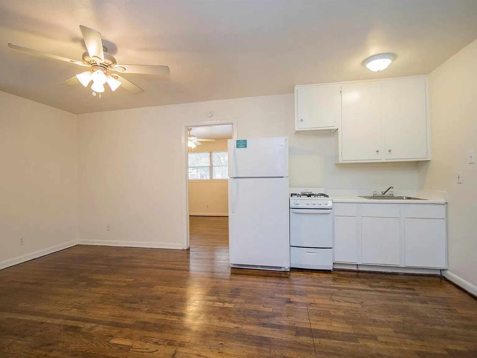 1 bed, 1.0 bath, 550 sqft, $825 — Photo 4