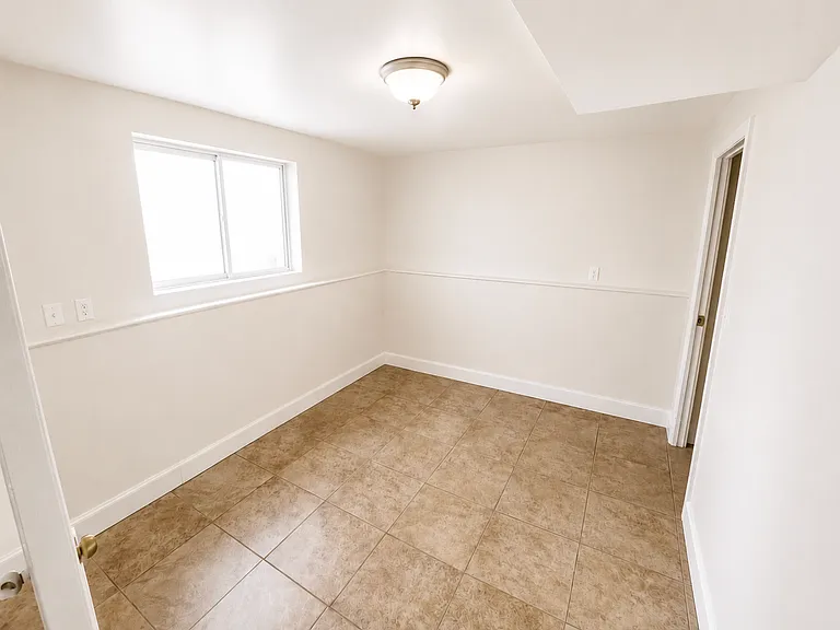 5242 S Hamlet Cir #B — Photo 3