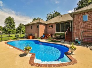 560 Dancer Rd, Rogers, AR 72756