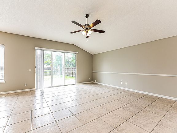 4th image of 301 N Lake Cunningham Ave