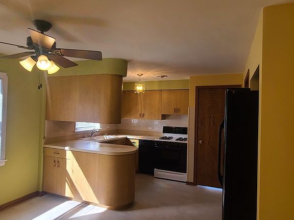 3rd image of 6018 S Narragansett Ave